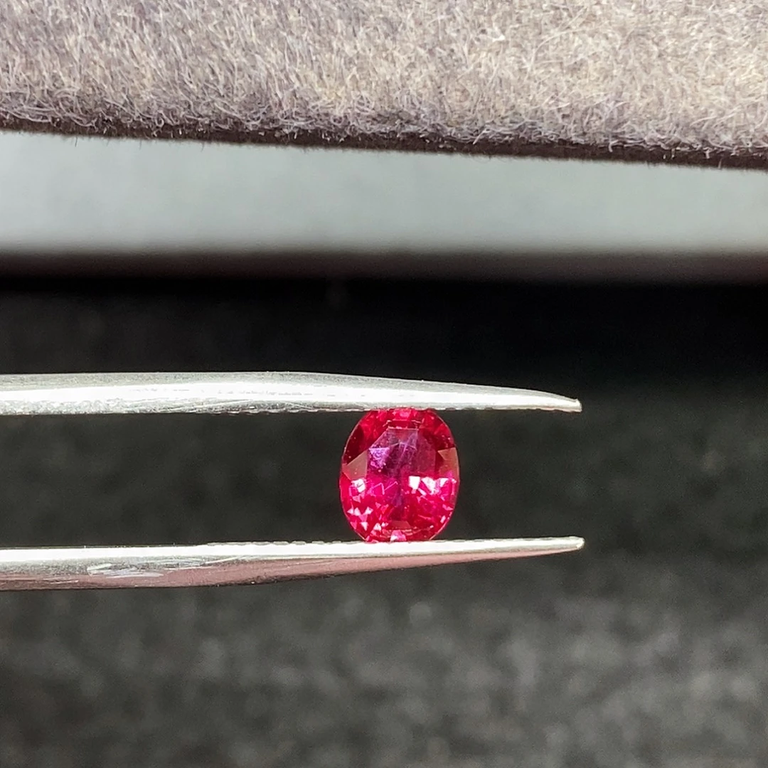 红宝石裸石1.07克拉天然无烧玻璃体满火彩鸽血红红宝石带主证