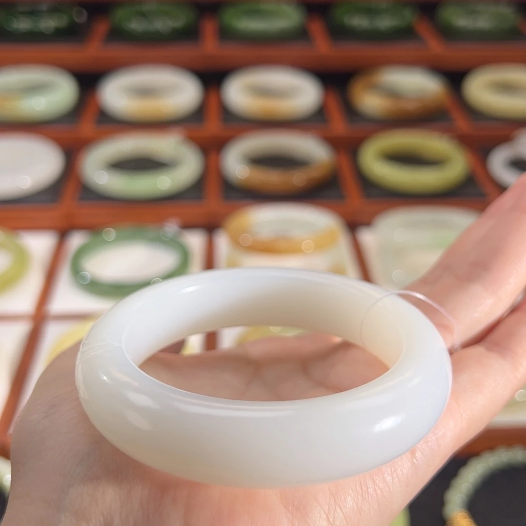 和田玉（白玉）未镶嵌手镯柔光白月光