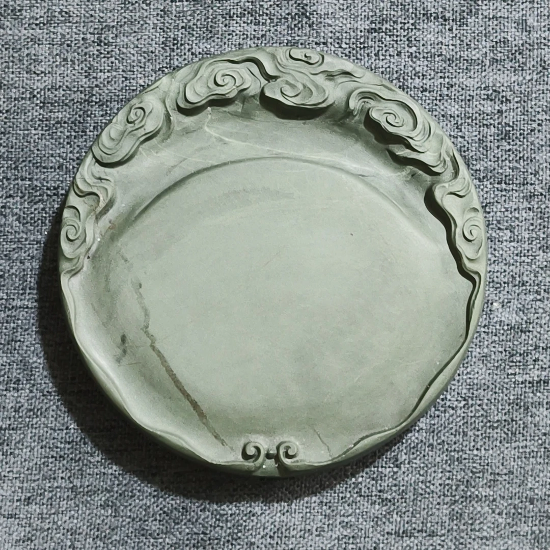 老坑洮砚，喇嘛崖老坑鸭头绿大祥云砚，尺寸11.6*11.6*1.9厘米