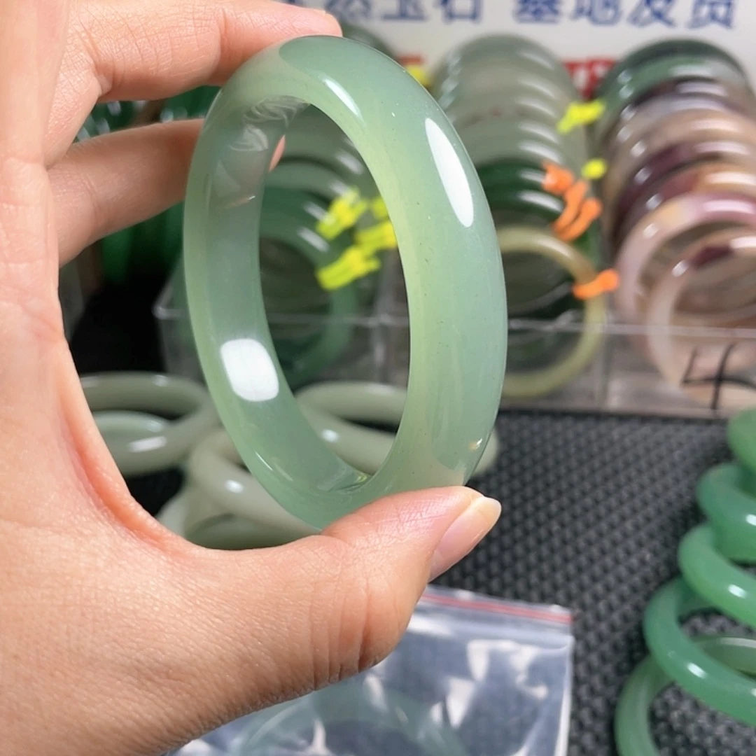未镶嵌手镯石英质玉