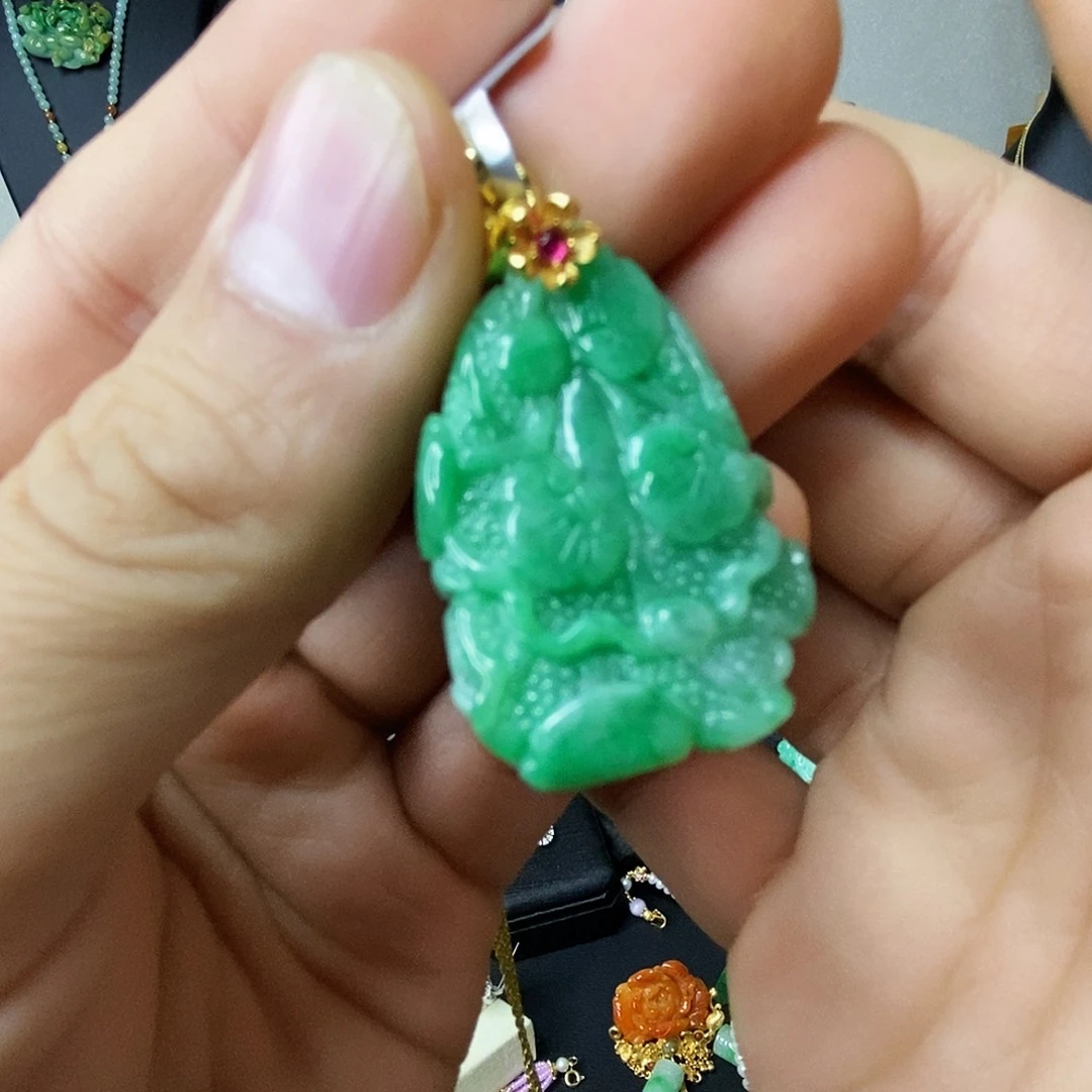 颈饰未镶嵌翡翠吊坠