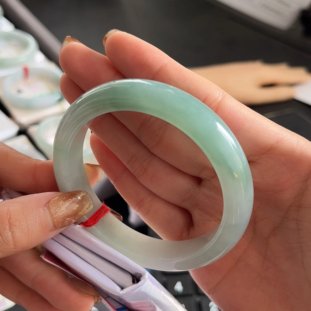 翡翠手镯未镶嵌天然