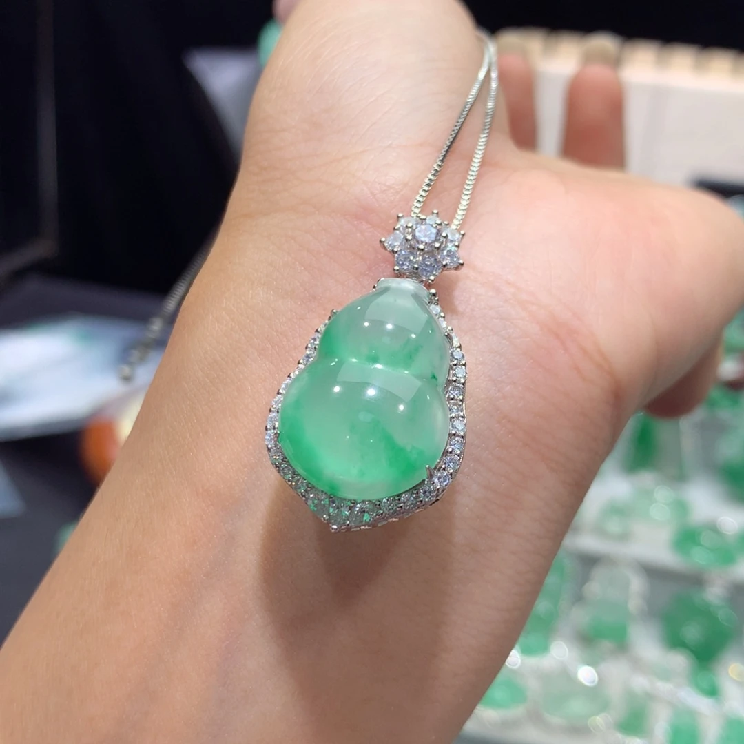 颈饰银S925镶嵌石英质玉（非洲翠）