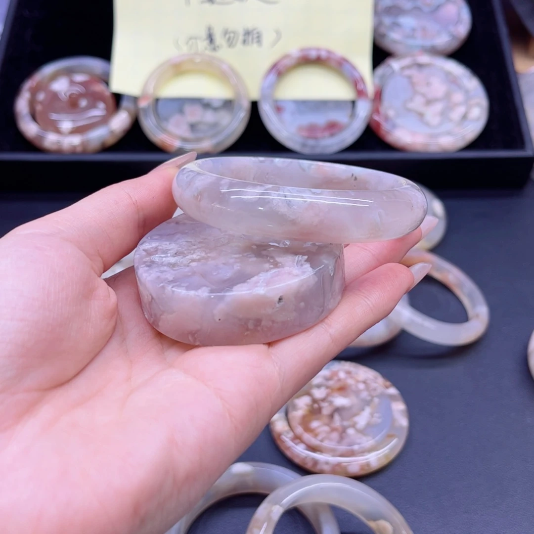 玛瑙/玉髓手镯未镶嵌58