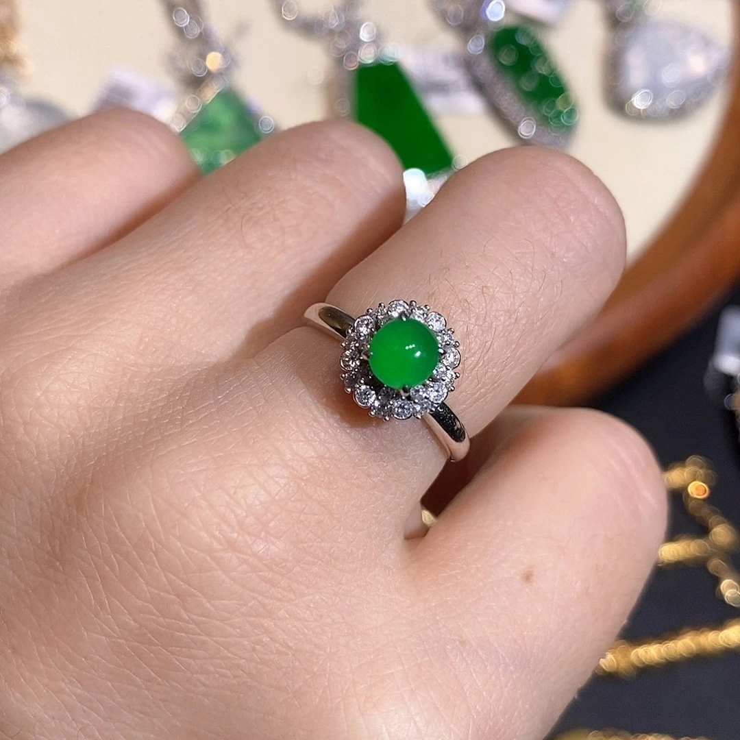 18K金镶嵌戒指翡翠