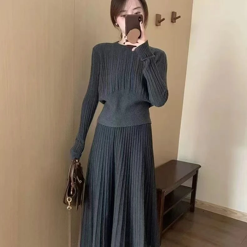 韩系收腰设计显瘦圆领打底衫女2025春秋新款高级软糯上衣裙子套装