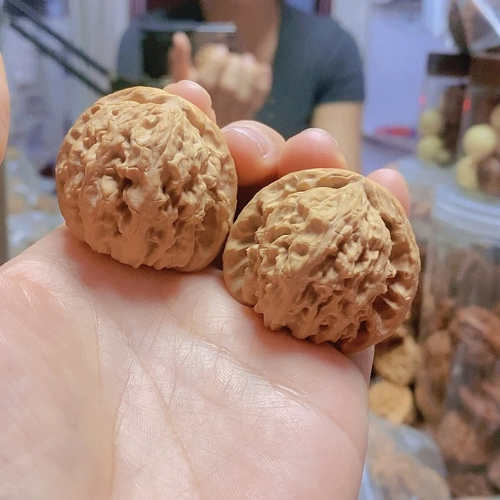 【闪购商品】文玩核桃把件39.5白狮子