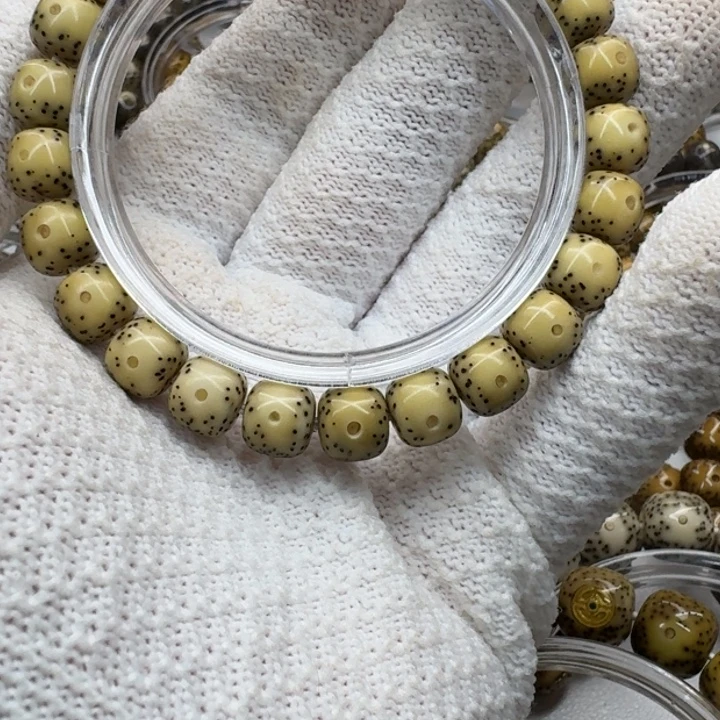 侯***博星月菩提吊坠98通体