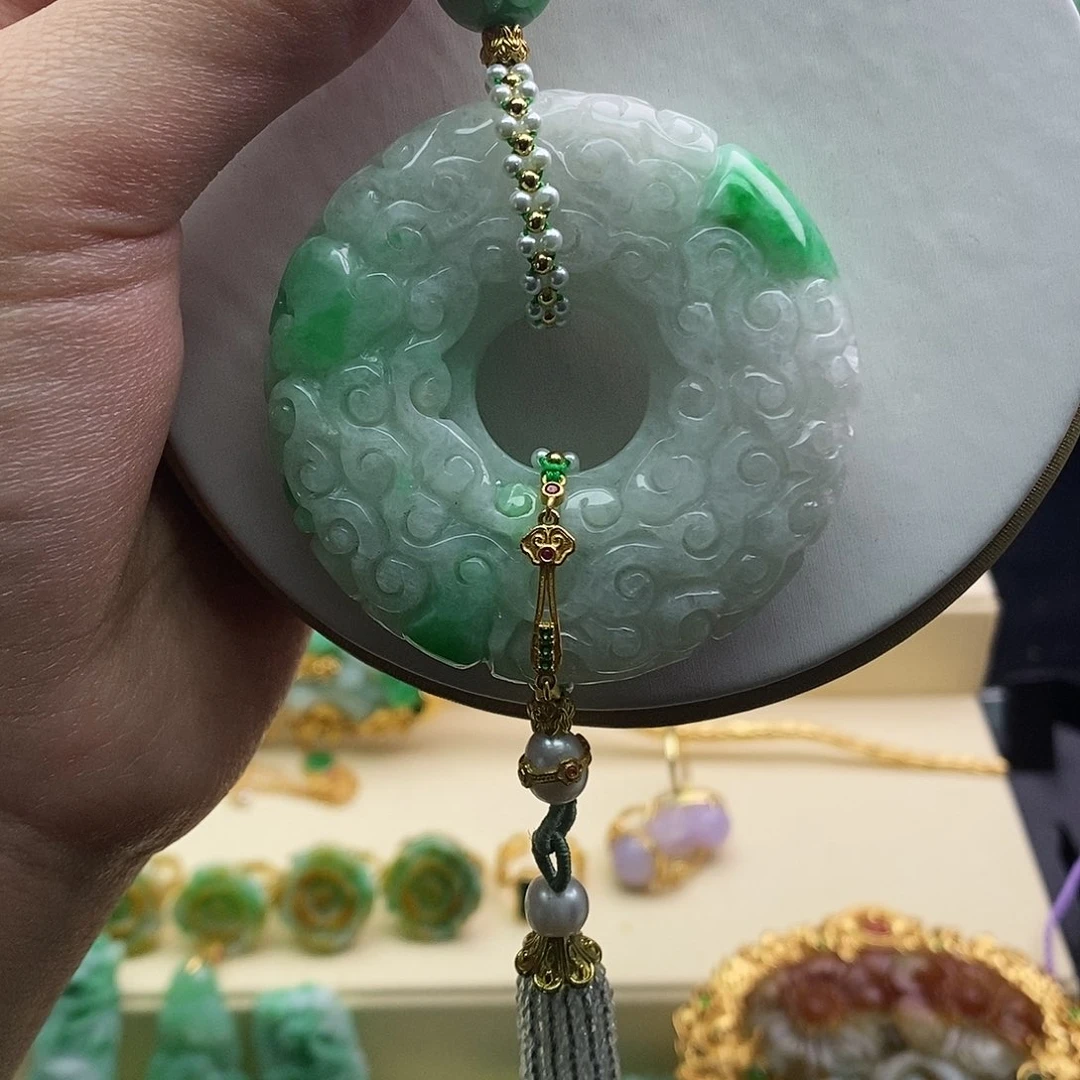 翡翠未镶嵌吊坠(赠链)