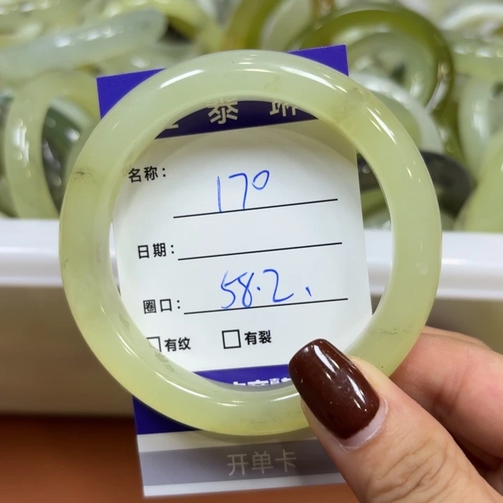 未镶嵌岫玉手镯天然