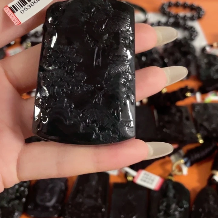 翡翠挂件未镶嵌伟*