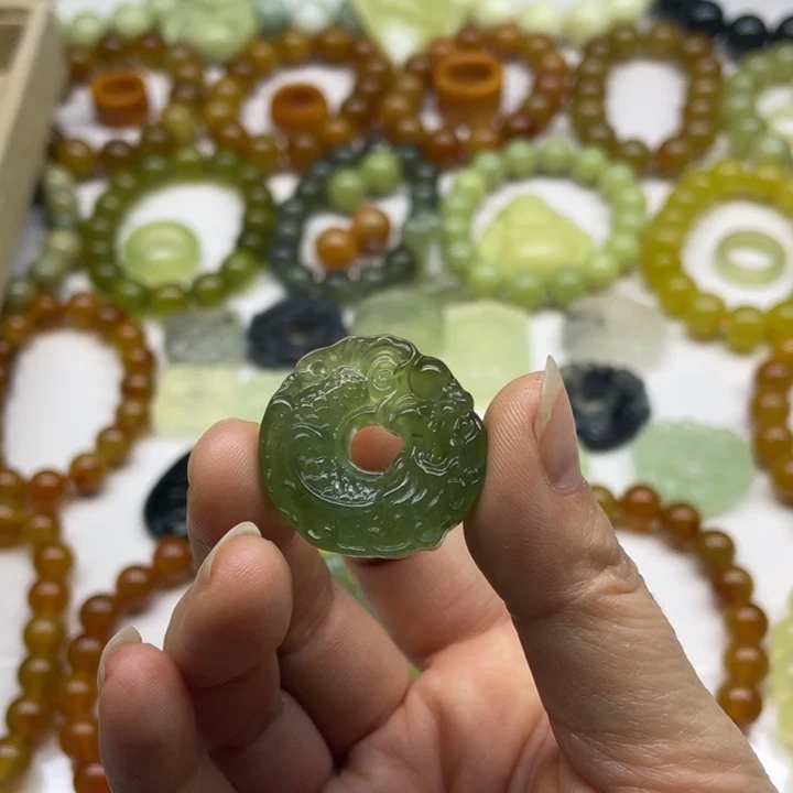 蛇纹石玉吊坠未镶嵌t****g
