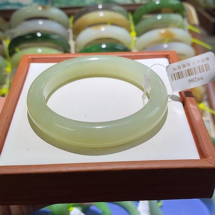 和田玉未镶嵌手镯55