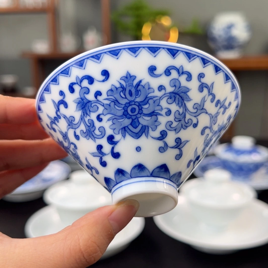 柴窑青花缠枝莲斗笠杯