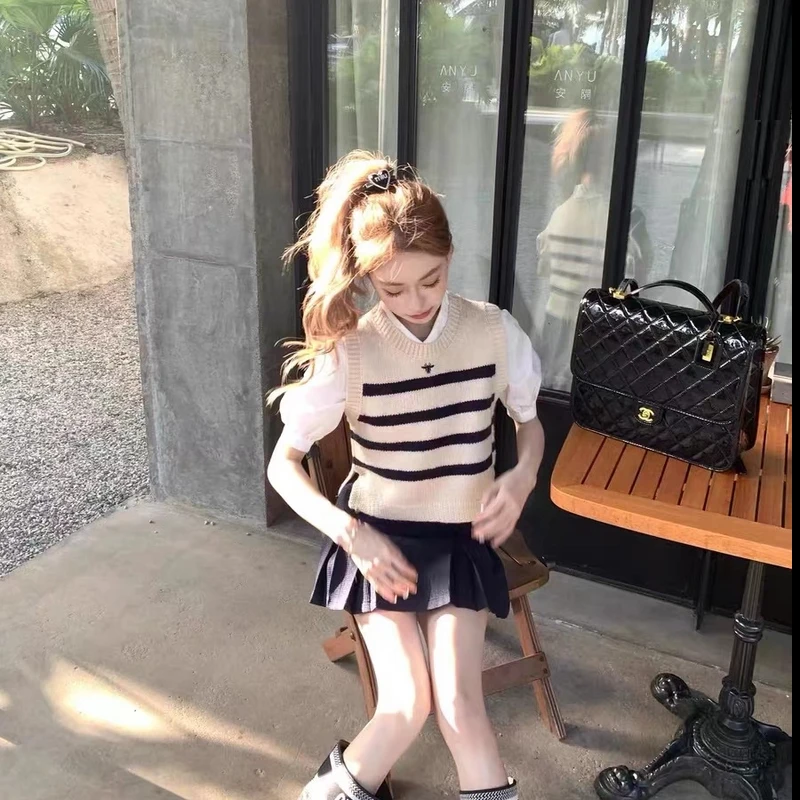 小香风软糯小蜜蜂刺绣针织背心