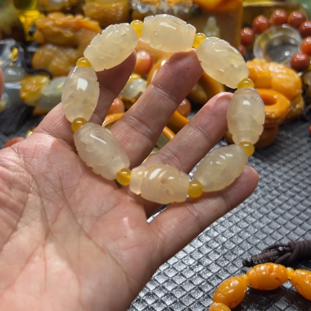 石英质玉未镶嵌颈饰