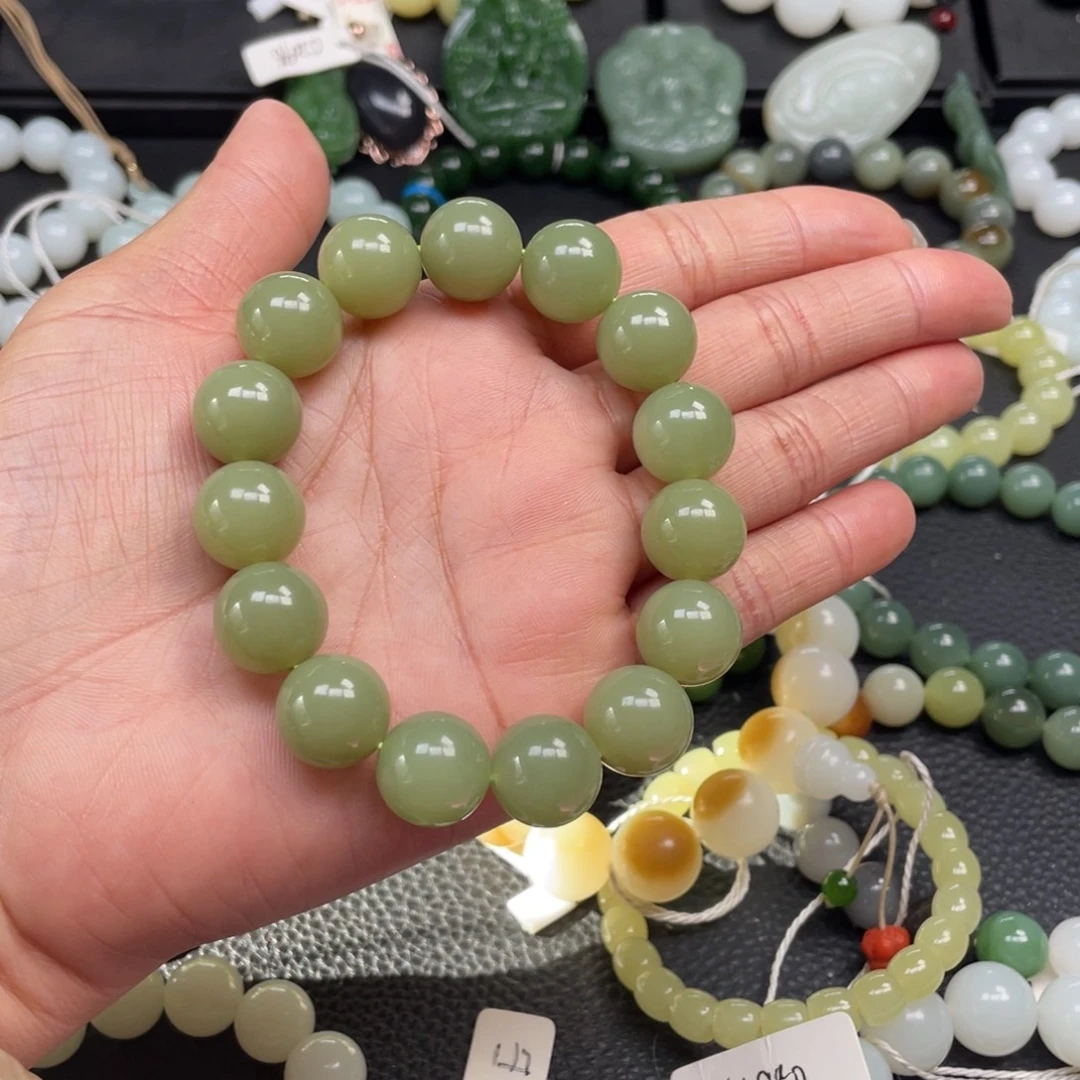 灯***火和田玉未镶嵌手链