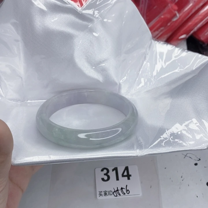 翡翠未镶嵌手镯一图一物实物为准（微瑕处理）