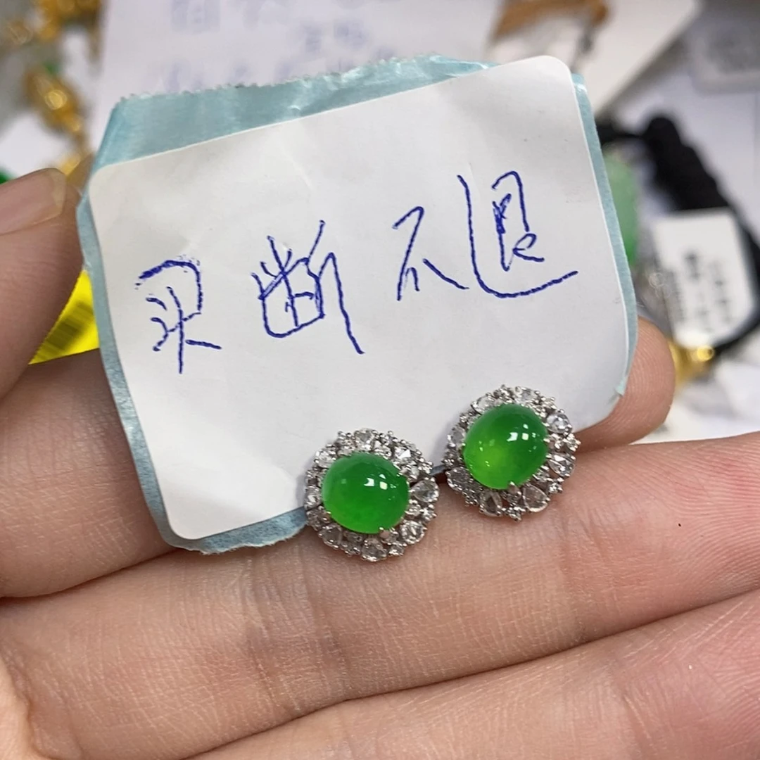 【闪购商品】颈饰18K金镶嵌翡翠生****M耳环