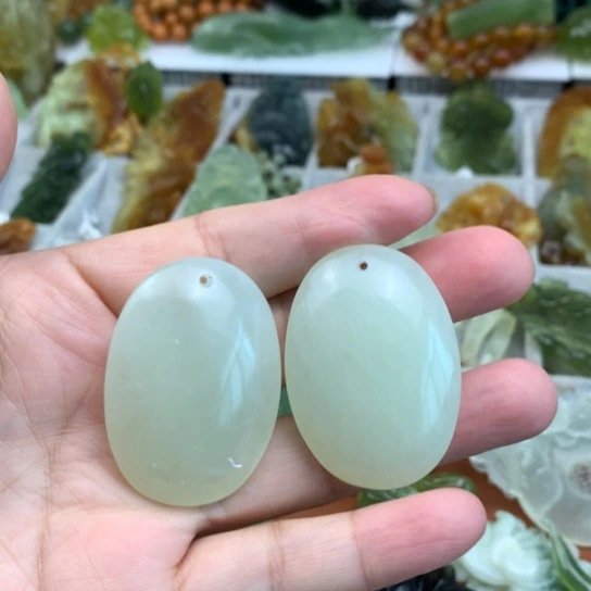 未镶嵌蛇纹石玉颈饰