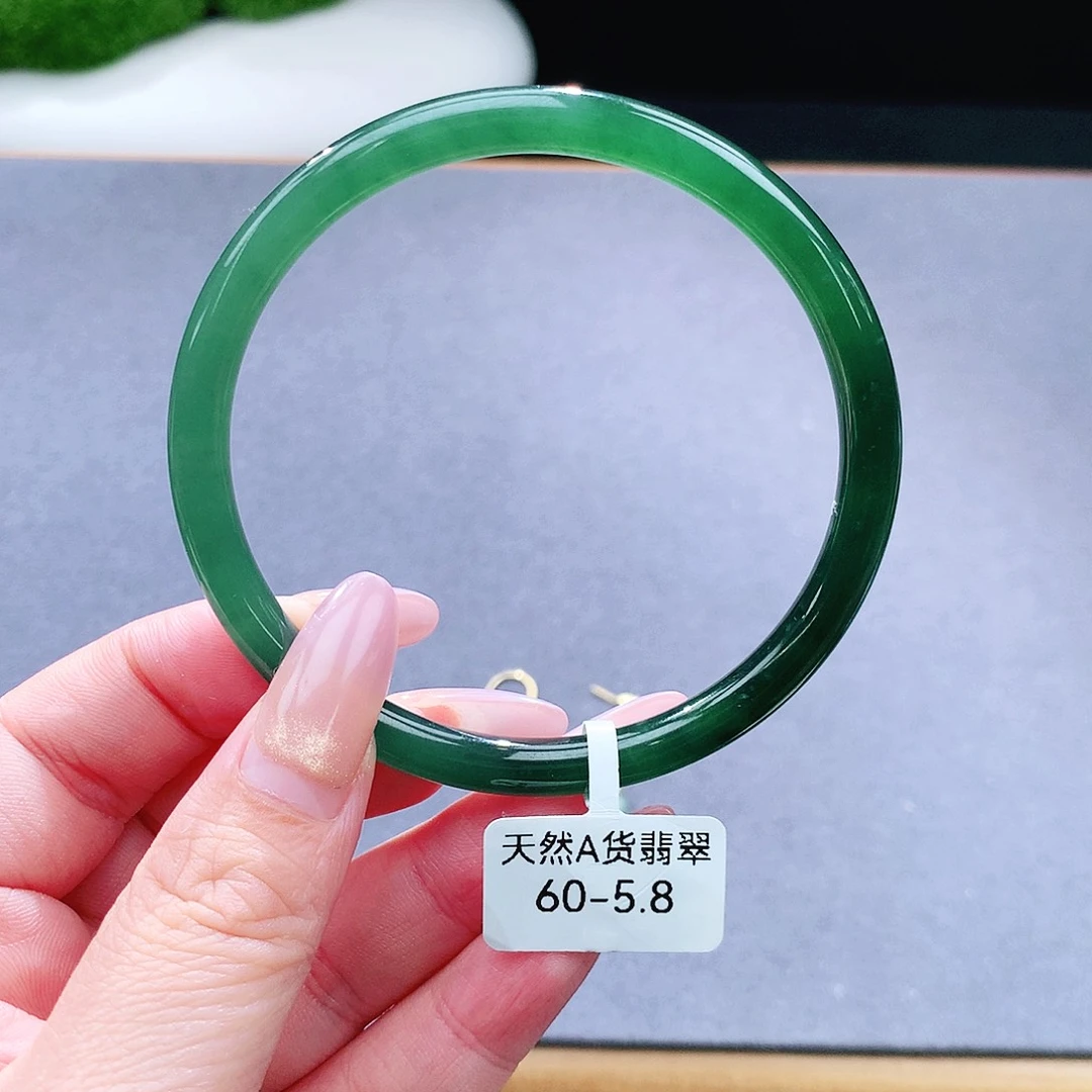 未镶嵌手镯（圆镯）翡翠