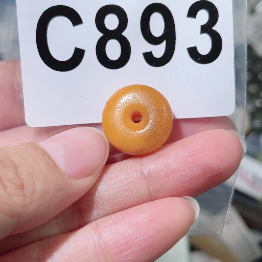 老***活琥珀未镶嵌颈饰琥珀