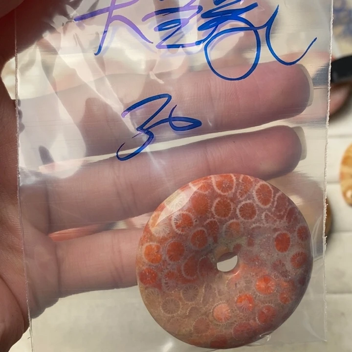 硅化玉颈饰未镶嵌大**的