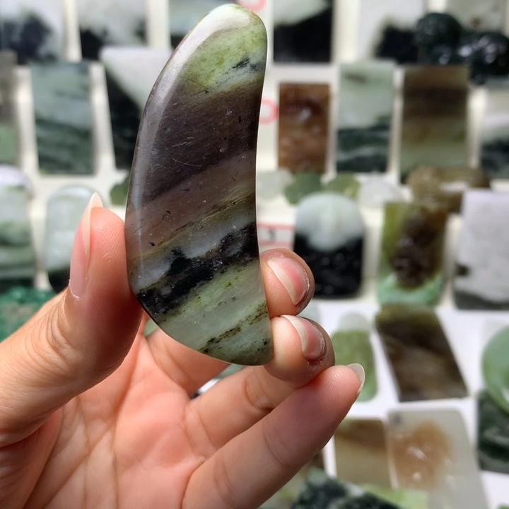 独山玉未镶嵌颈饰