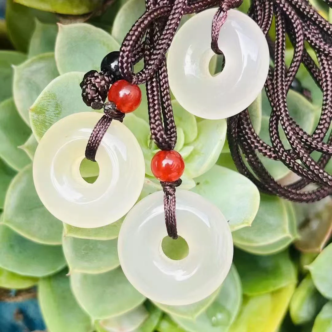 天然玉髓国风版平安扣