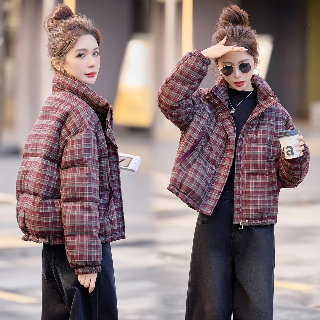 2025冬天冬新款格纹立领短款白鸭绒羽绒服洋气女