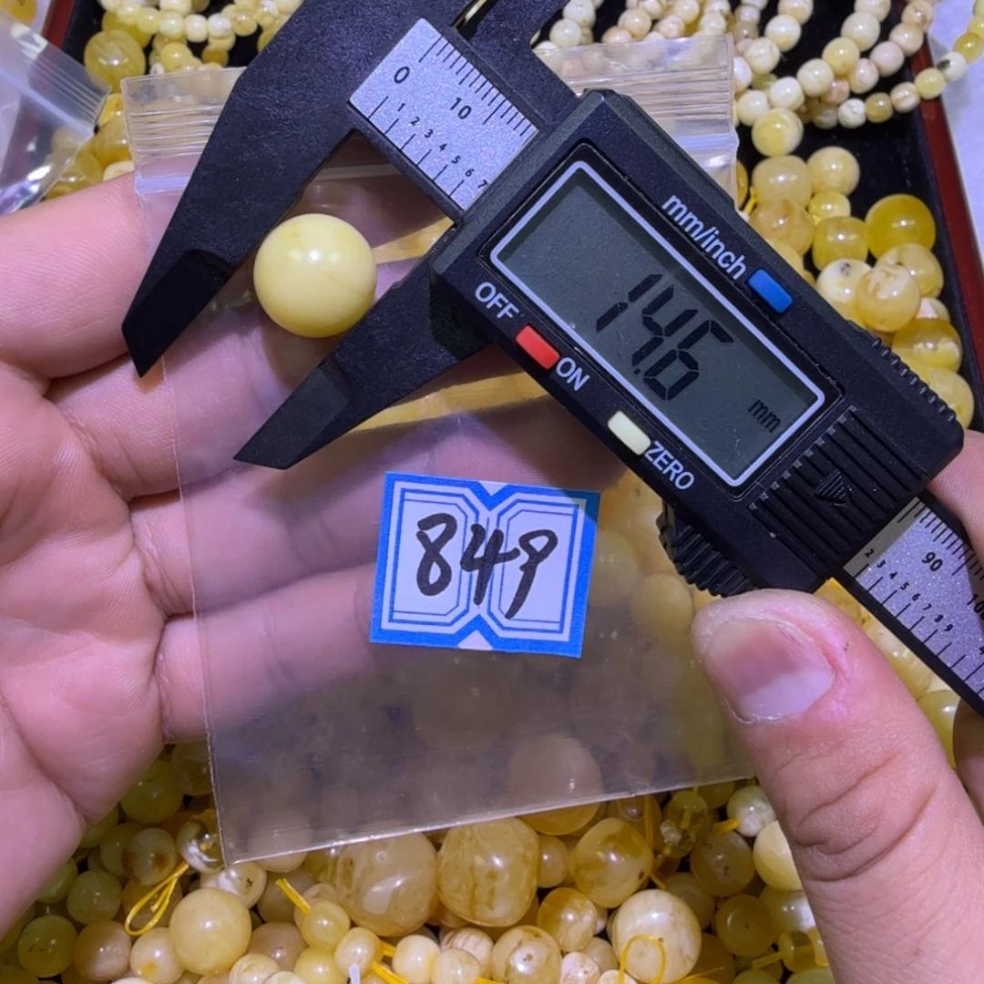 蜜蜡未镶嵌珠宝奇石