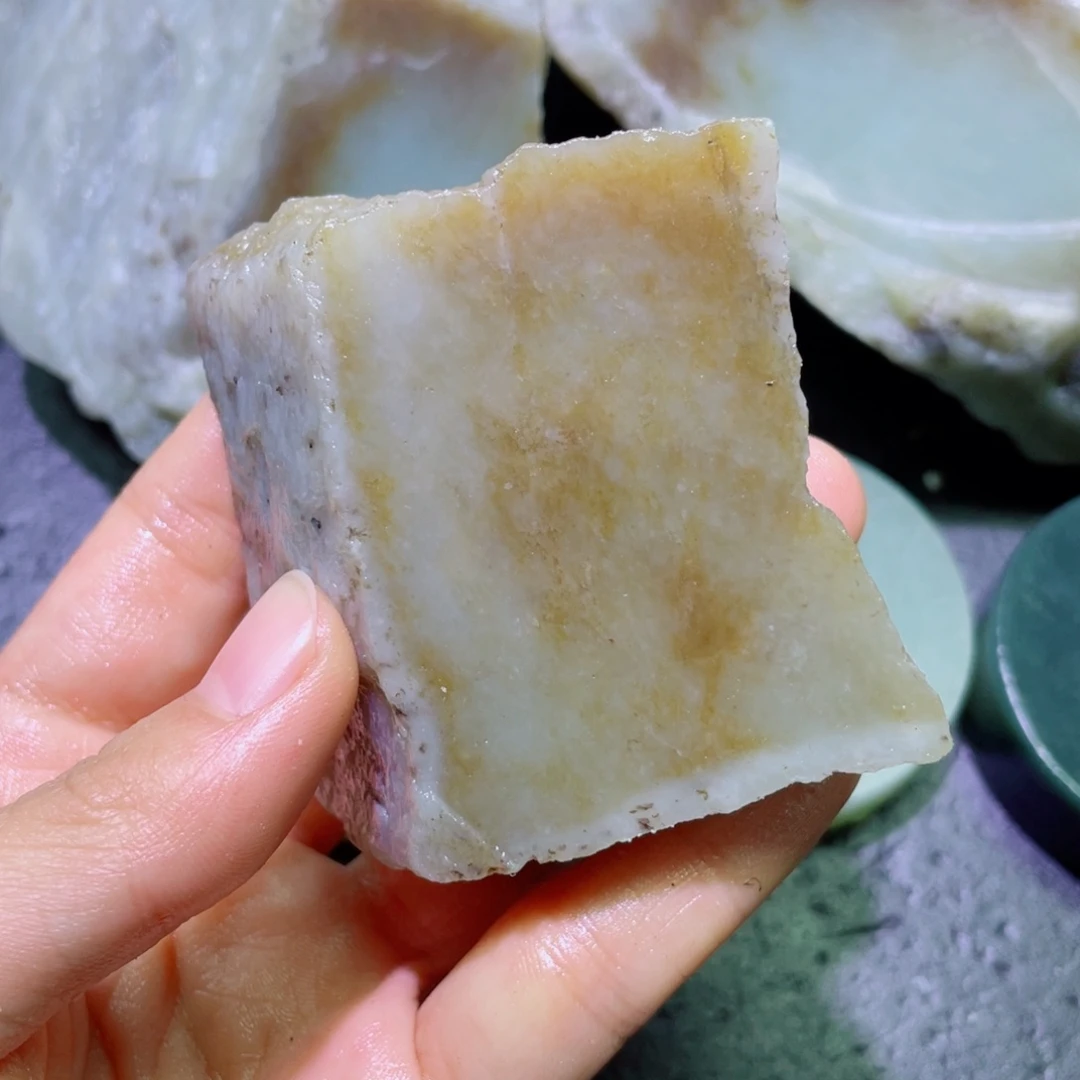 和田玉未镶嵌珠宝半成品