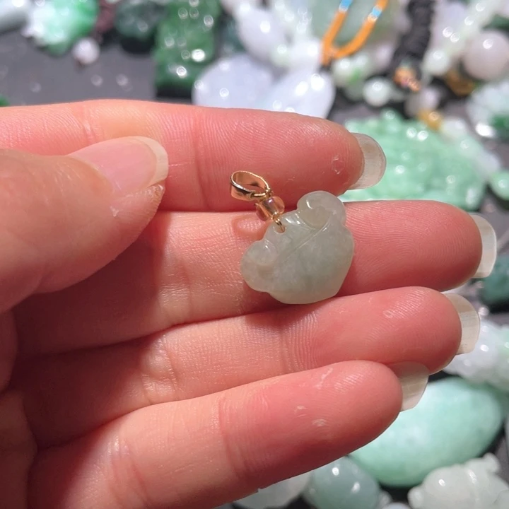 【闪购商品】翡翠颈饰未镶嵌绿*薇天然翡翠