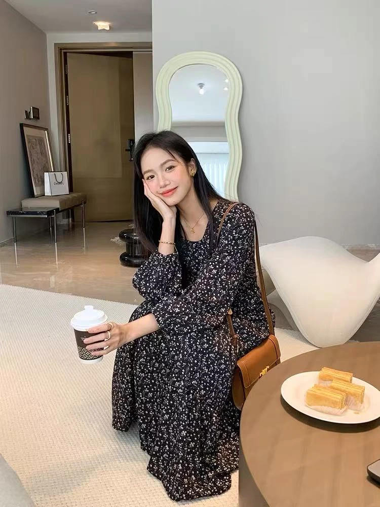 明星同款2025春季新款修身显瘦韩版复古气质打底圆领碎花连衣裙女