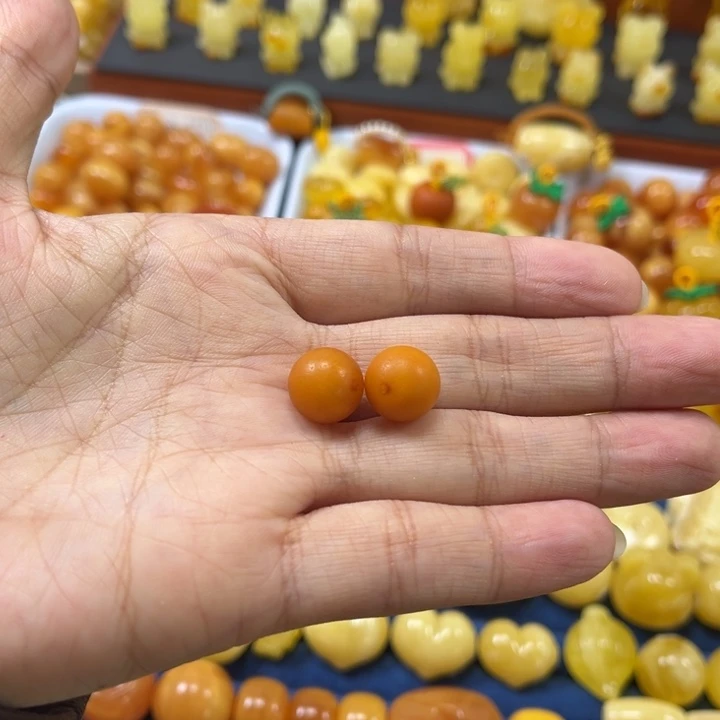 琥珀未镶嵌裸石卡11加老蜡橘皮圆珠一对
