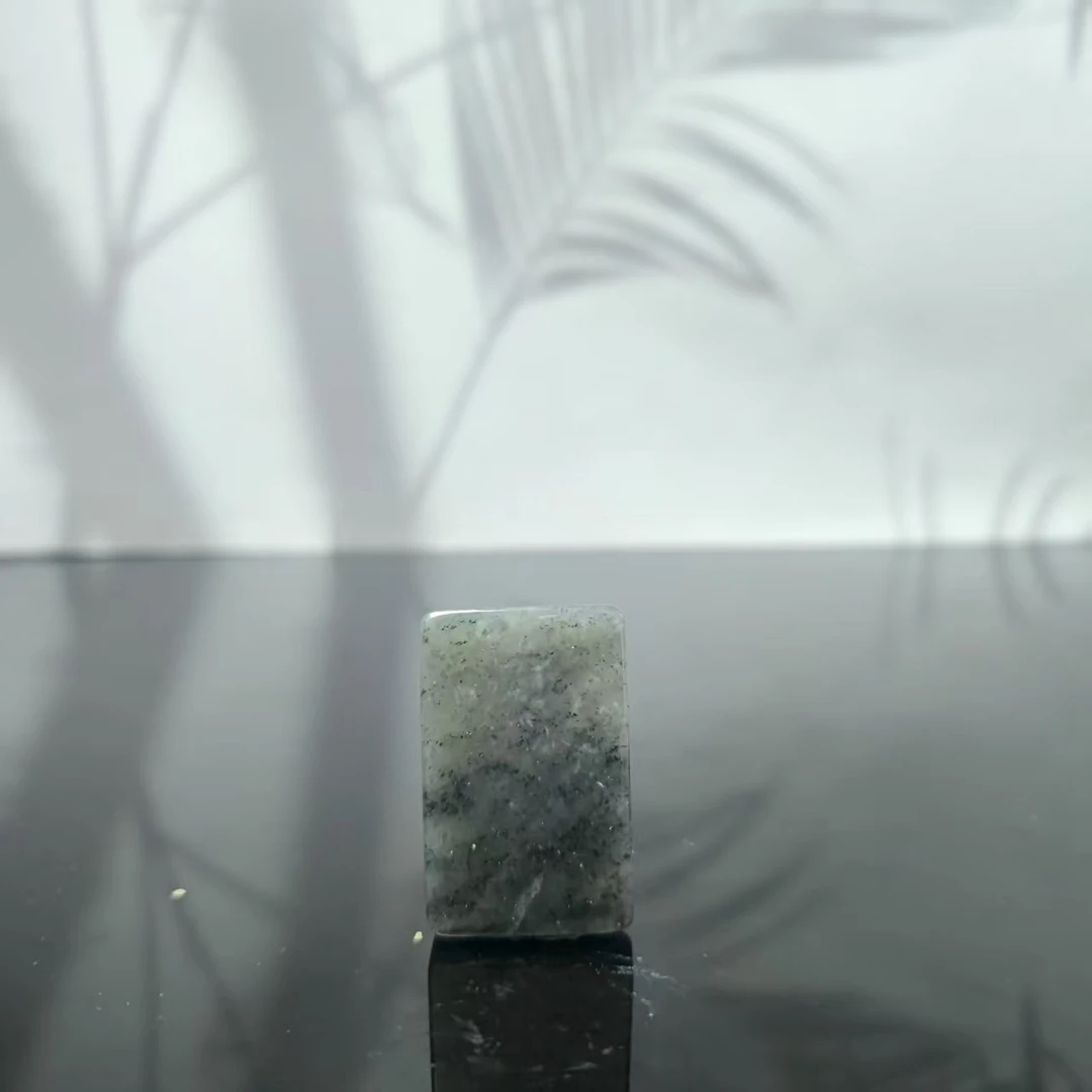 Q和田玉青花无事牌吊坠0649