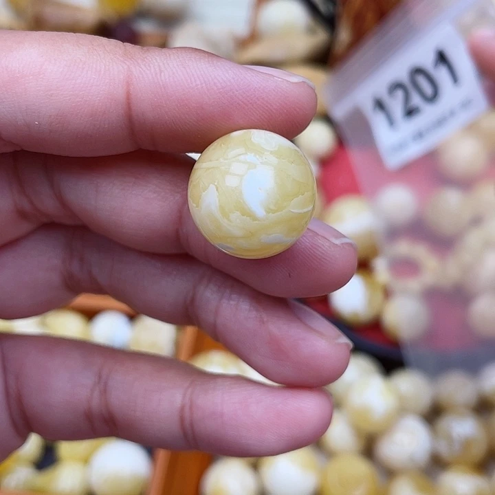 蜜蜡未镶嵌珠宝奇石沙眼17.5