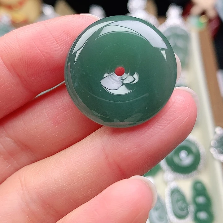 颈饰未镶嵌翡翠吊坠