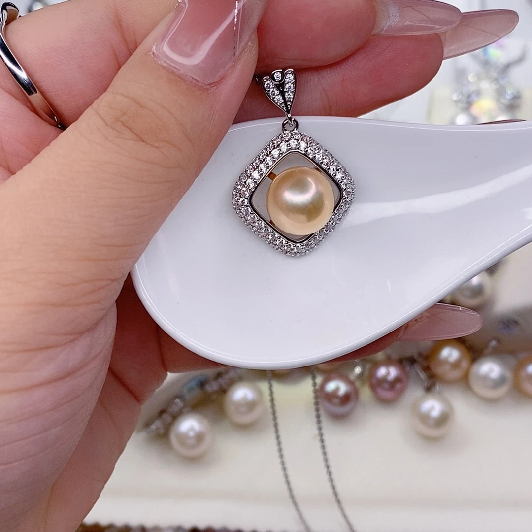 淡水珍珠吊坠(赠链)未镶嵌