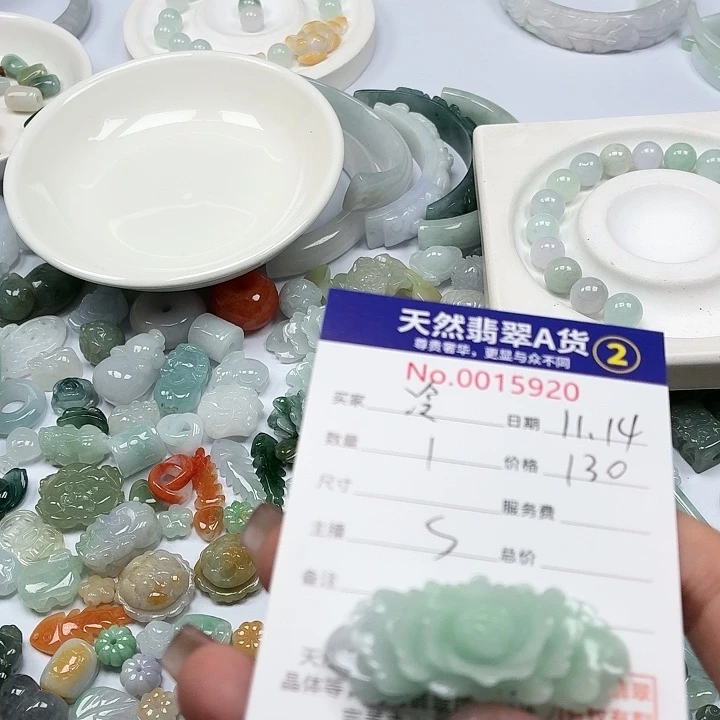 冷***俊翡翠未镶嵌挂件tt