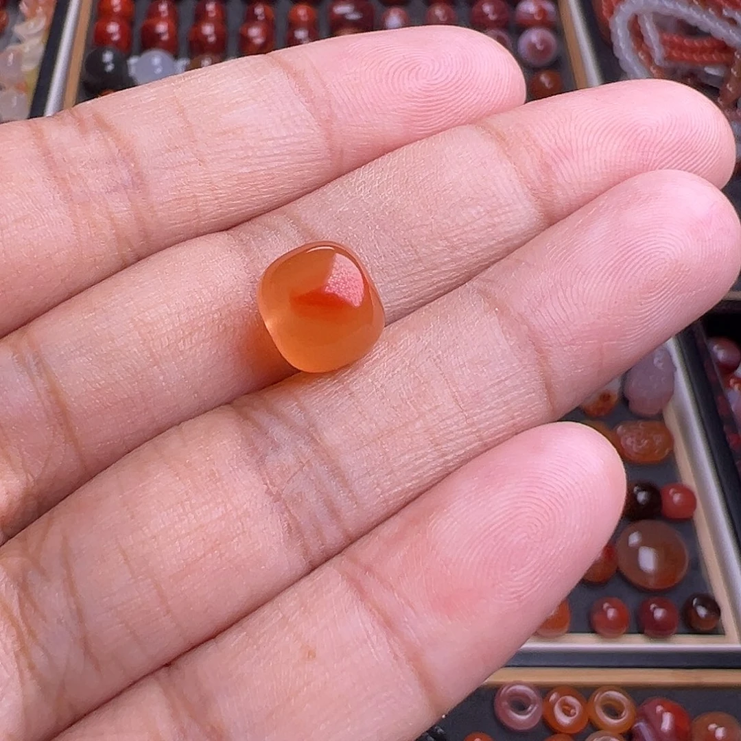 陆***上南红玛瑙未镶嵌珠宝半成品