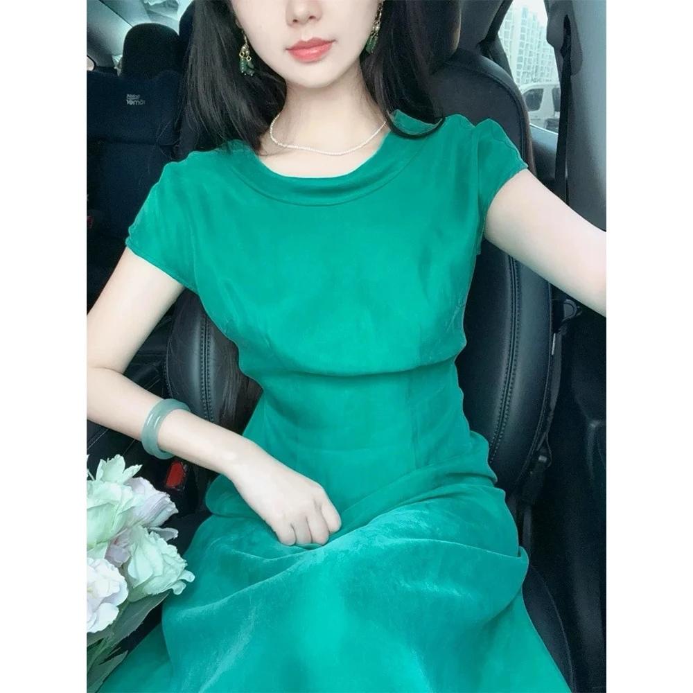 独特漂亮夏装女2025新款轻奢感绿色短袖连衣裙子今年流行爆款