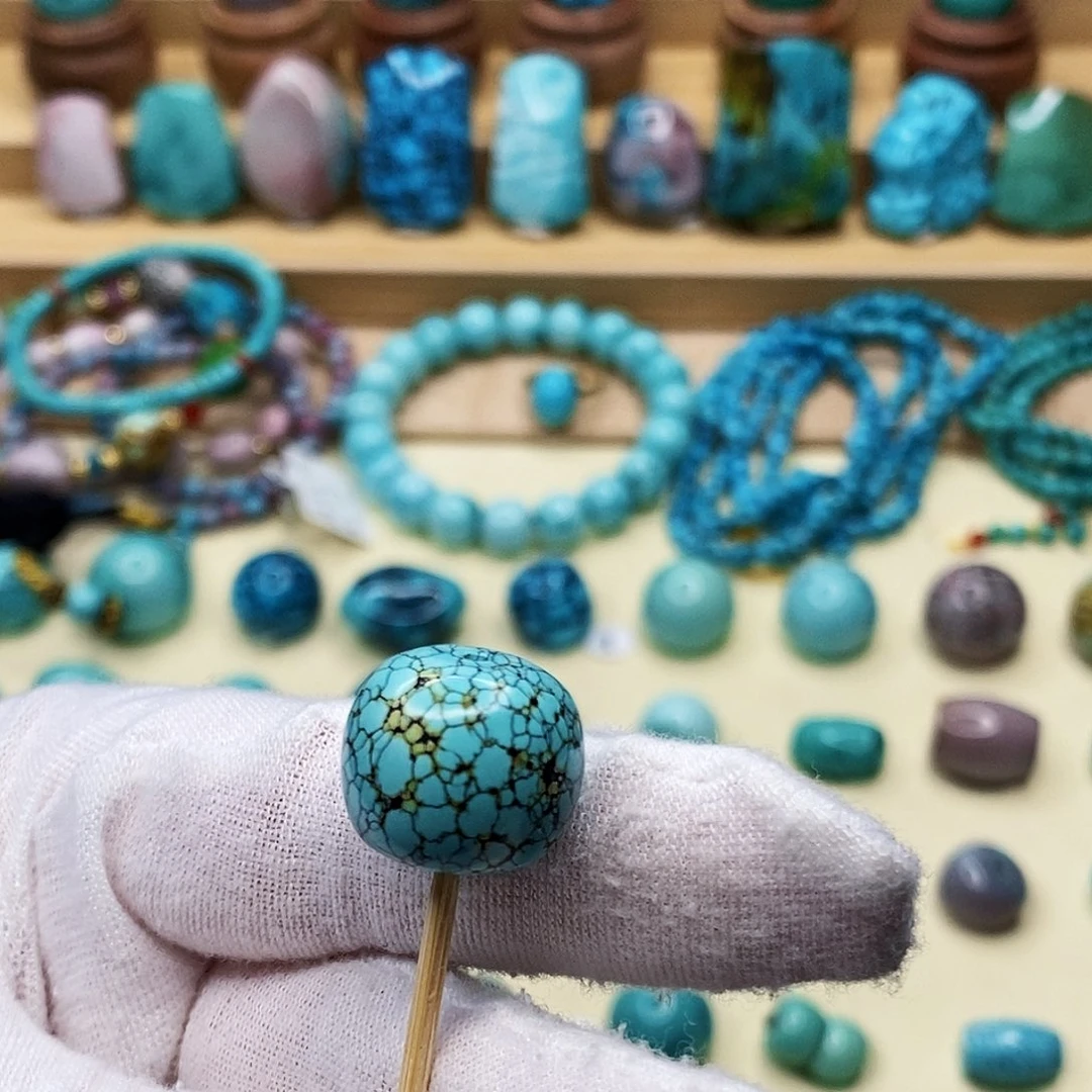 绿松石未镶嵌珠宝奇石