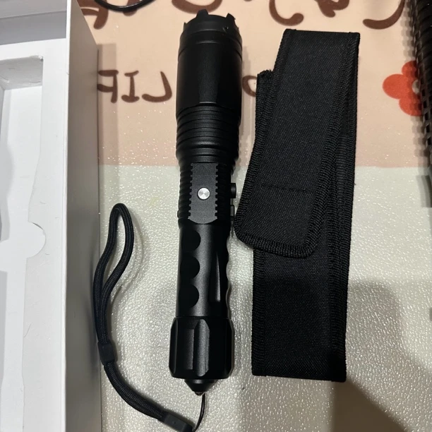 W04可变焦手电筒