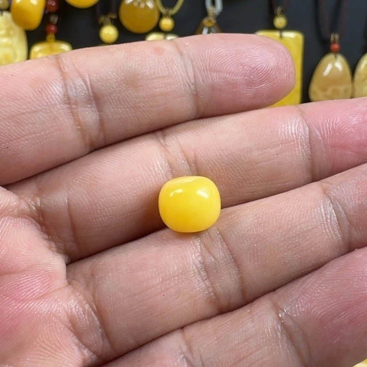 豪***哥蜜蜡未镶嵌珠宝奇石10+