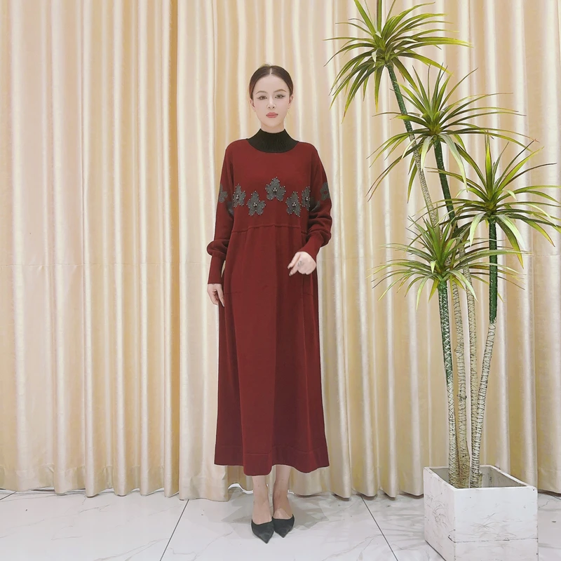 9850勃艮第红蝴蝶兰钉珠设计款气质秋冬长款轻奢针织连衣裙时尚