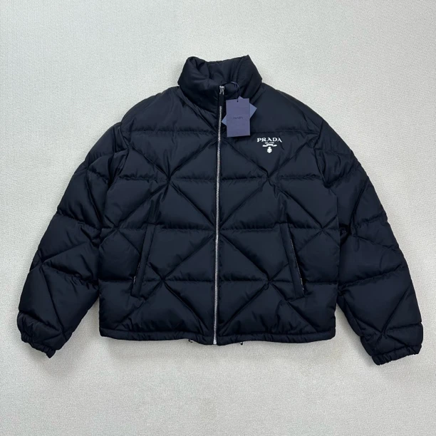 未使用 Prada/普拉达 印花logo菱形格羽绒服/M码/WL1825