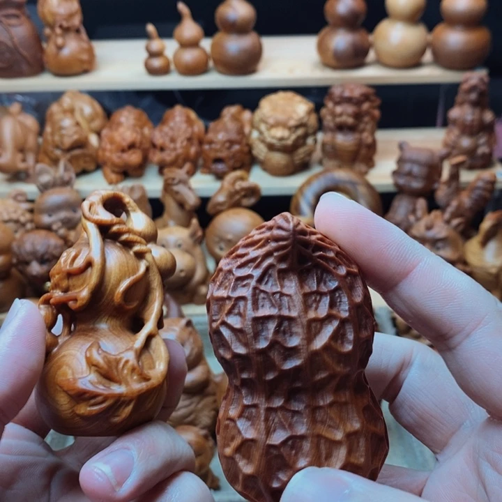 崖柏用****9崖柏木雕。。。花生