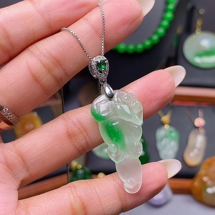 吊坠(赠链)未镶嵌翡翠