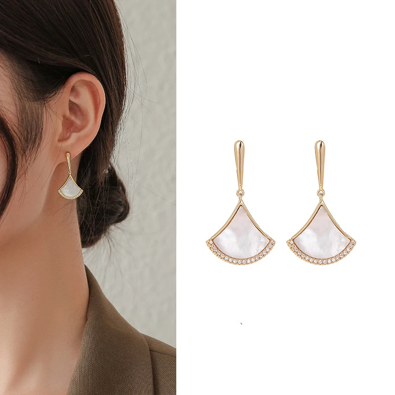 铜合金耳饰 铜合金耳饰白贝壳片小裙子短坠女小蛮腰扇子轻奢